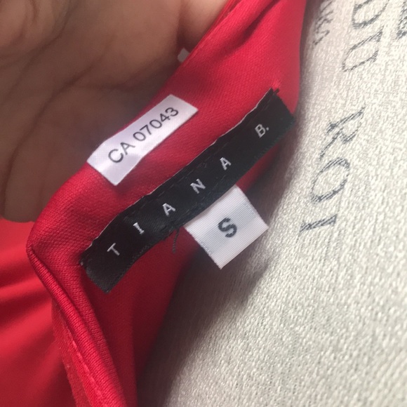 3/$30 Tiana B. Gorgeous Red Dress - Picture 4 of 6